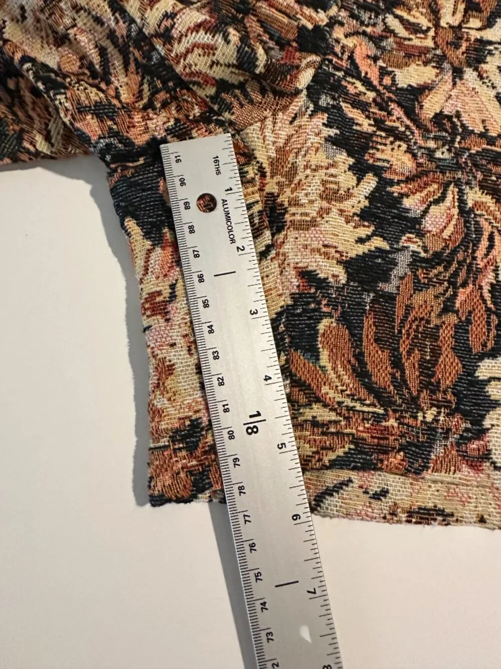 Men's floral print shorts, Size L, black, tan & dark brown - Picture 6 of 9
